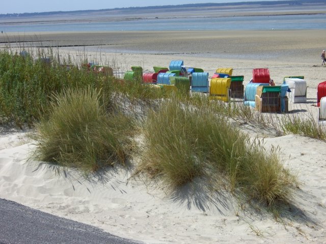 Strandkörbe am Watt